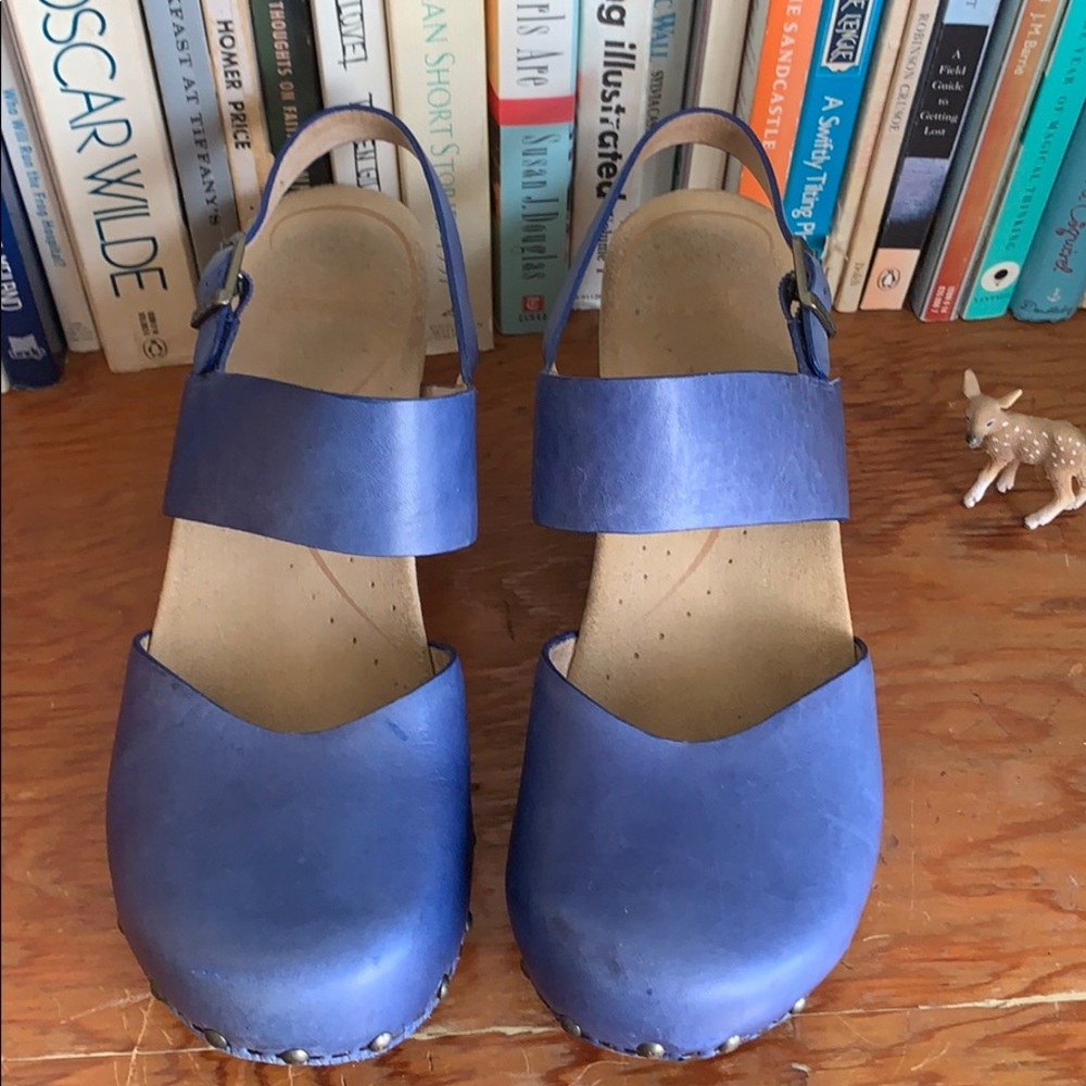 Dansko Thea blue leather clogs, size 8/ 38